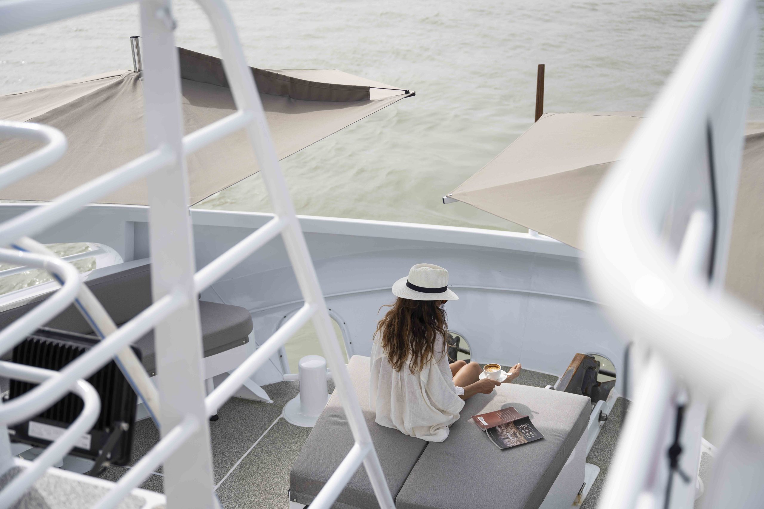 Agent Image Gallery 225 TrueNorthII refit MR 25 seating areas lowres 7750 scaled